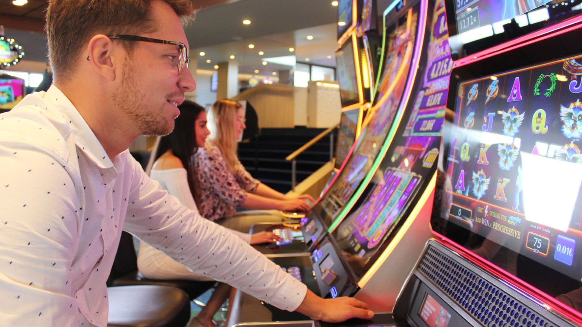 joueurs-sur-machines-a-sous